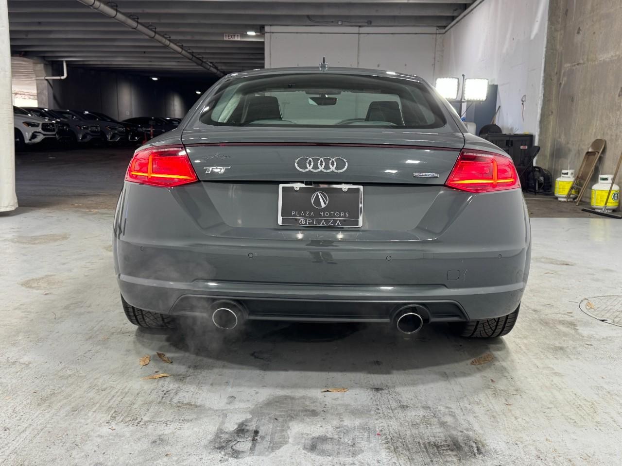 Audi TT Coupe Vehicle Full-screen Gallery Image 09