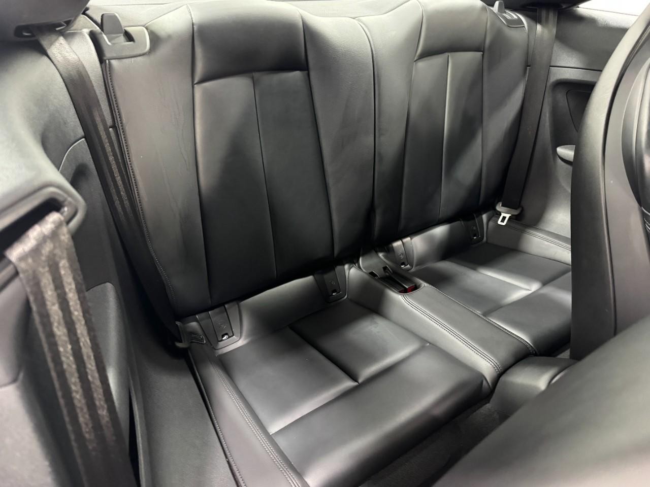 Audi TT Coupe Vehicle Full-screen Gallery Image 10