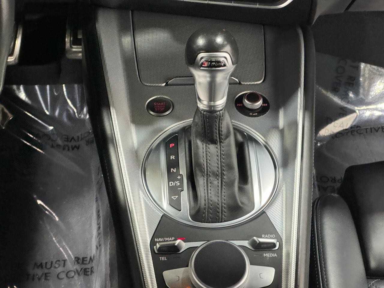 Audi TT Coupe Vehicle Full-screen Gallery Image 14