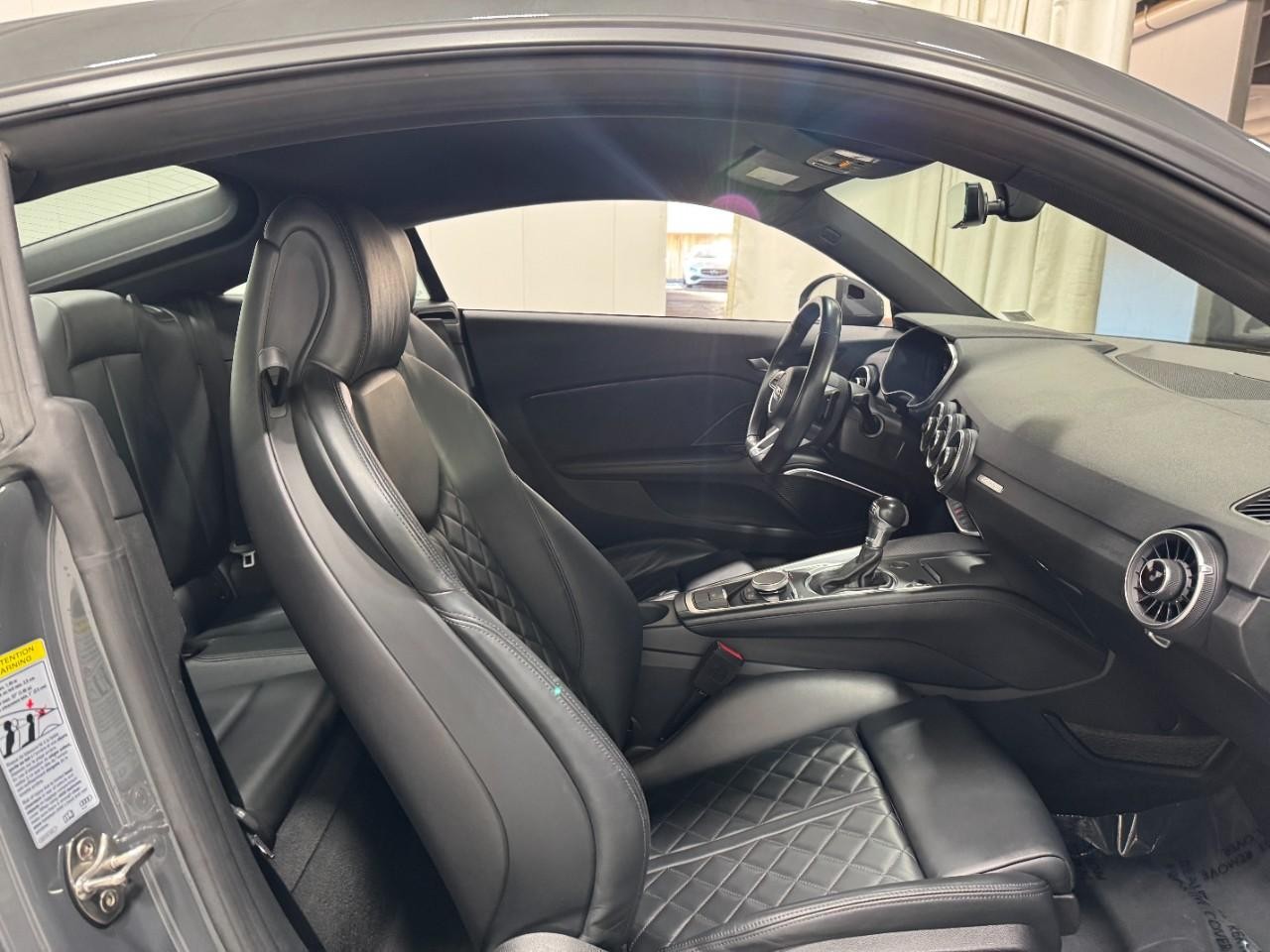 Audi TT Coupe Vehicle Full-screen Gallery Image 15