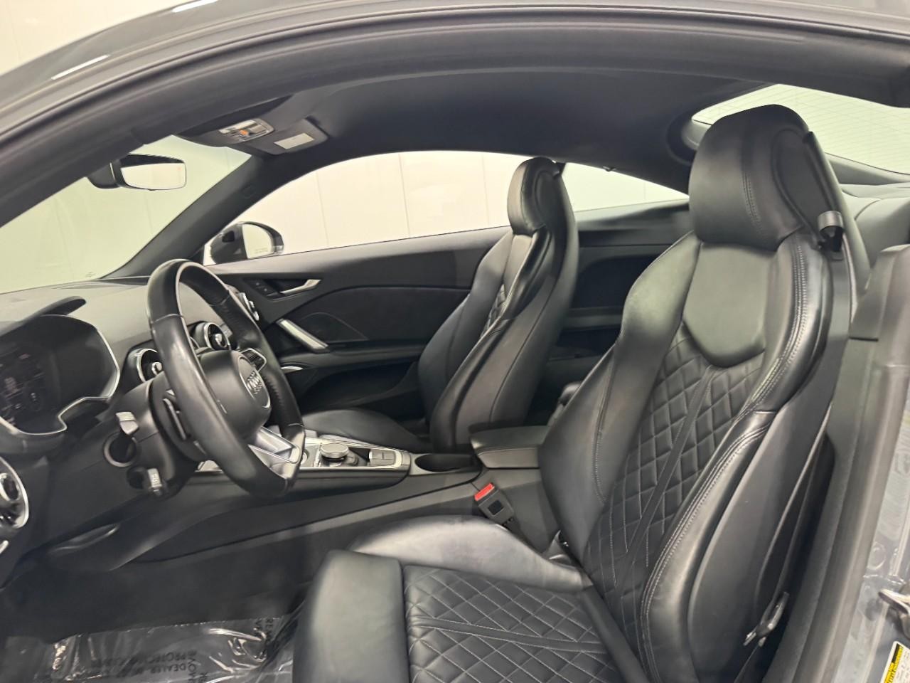 Audi TT Coupe Vehicle Full-screen Gallery Image 24