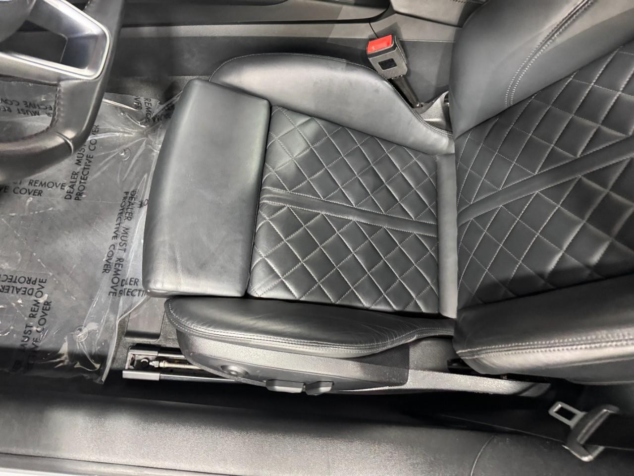 Audi TT Coupe Vehicle Full-screen Gallery Image 25