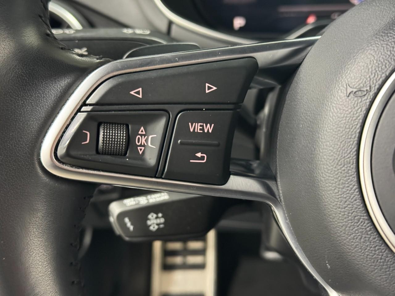 Audi TT Coupe Vehicle Full-screen Gallery Image 29