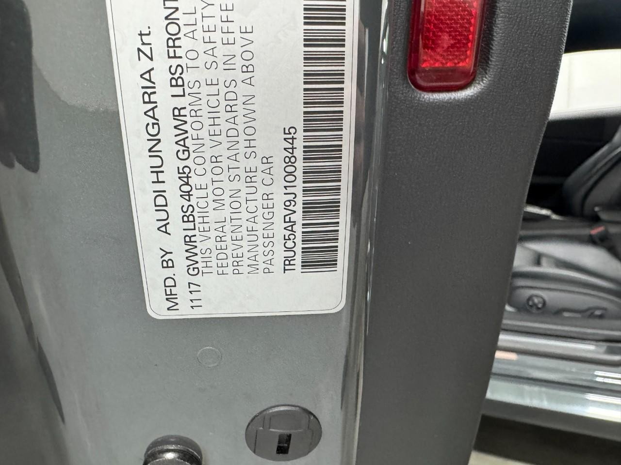 Audi TT Coupe Vehicle Full-screen Gallery Image 33