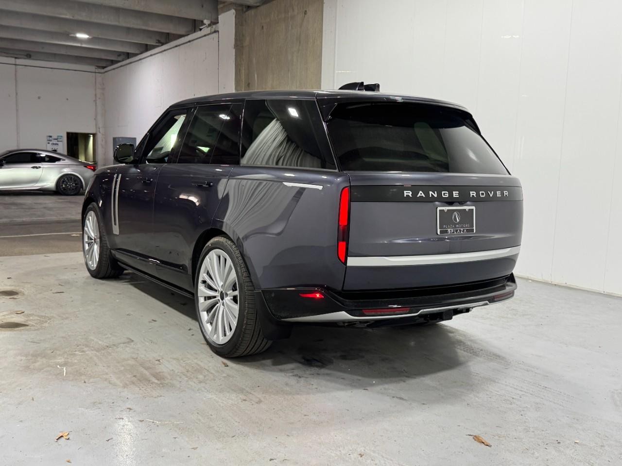 Land Rover Range Rover Vehicle Full-screen Gallery Image 3