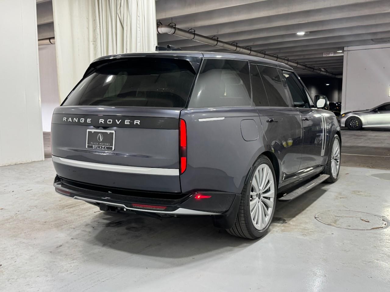 Land Rover Range Rover Vehicle Full-screen Gallery Image 4