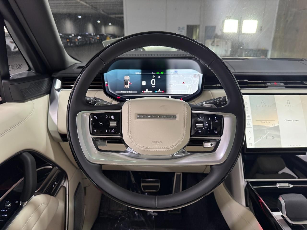Land Rover Range Rover Vehicle Full-screen Gallery Image 14