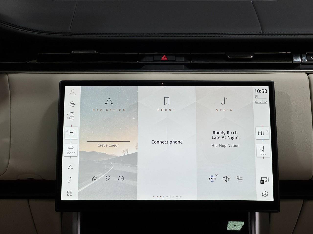 Land Rover Range Rover Vehicle Full-screen Gallery Image 15