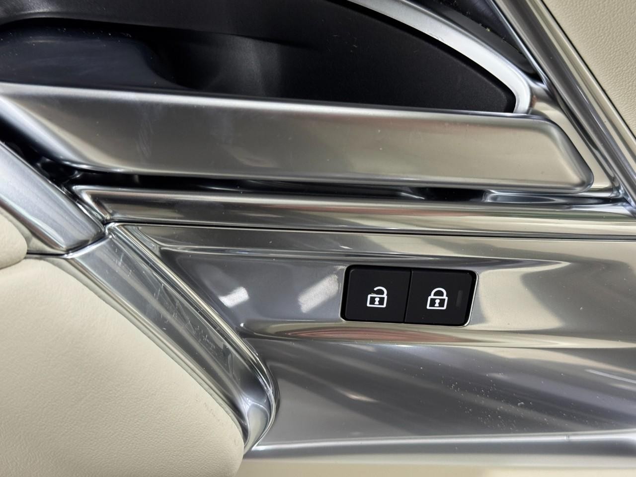 Land Rover Range Rover Vehicle Full-screen Gallery Image 26