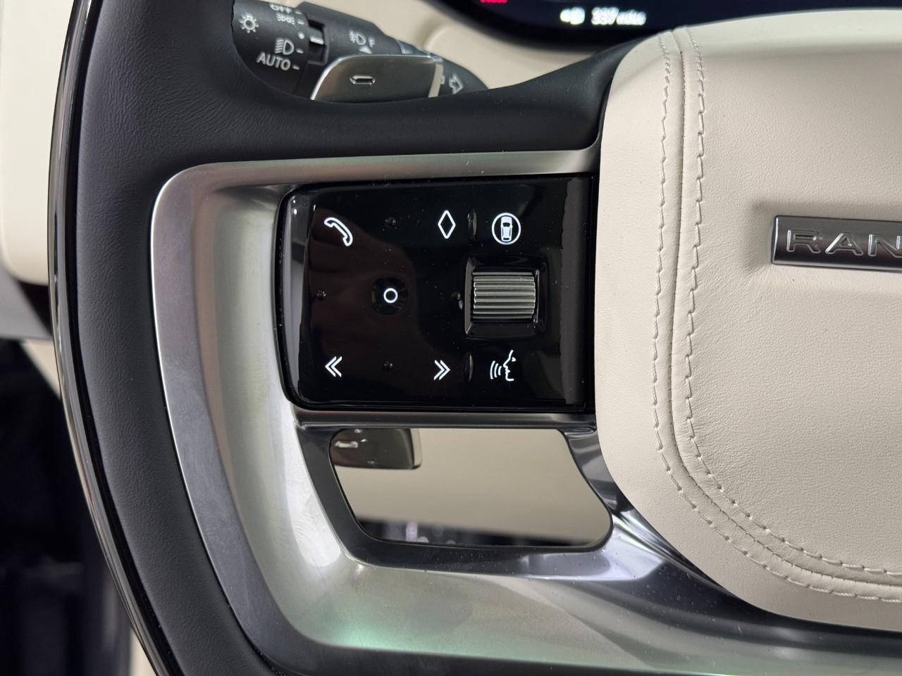 Land Rover Range Rover Vehicle Full-screen Gallery Image 30