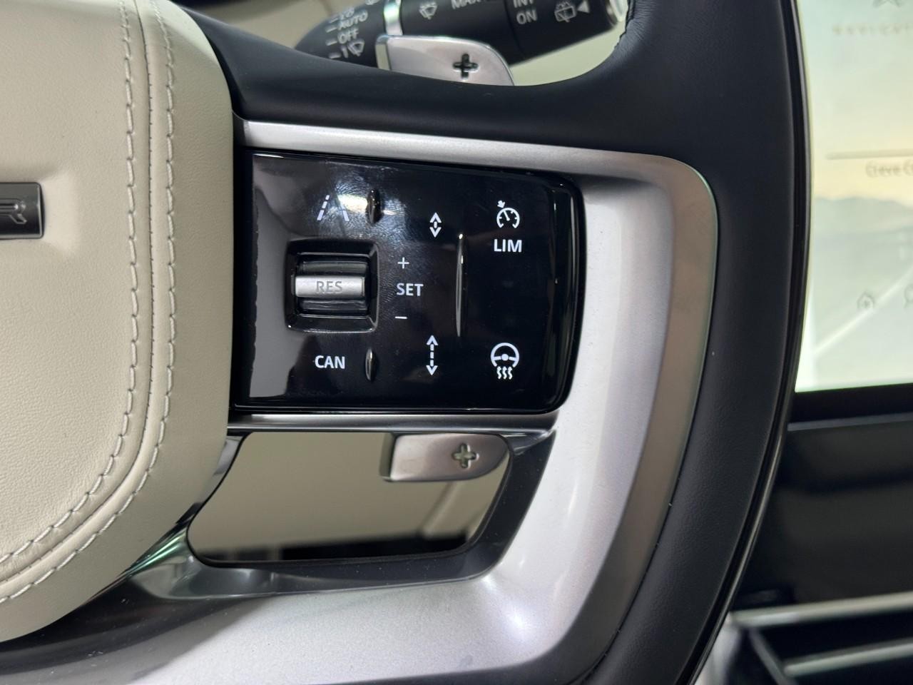 Land Rover Range Rover Vehicle Full-screen Gallery Image 31