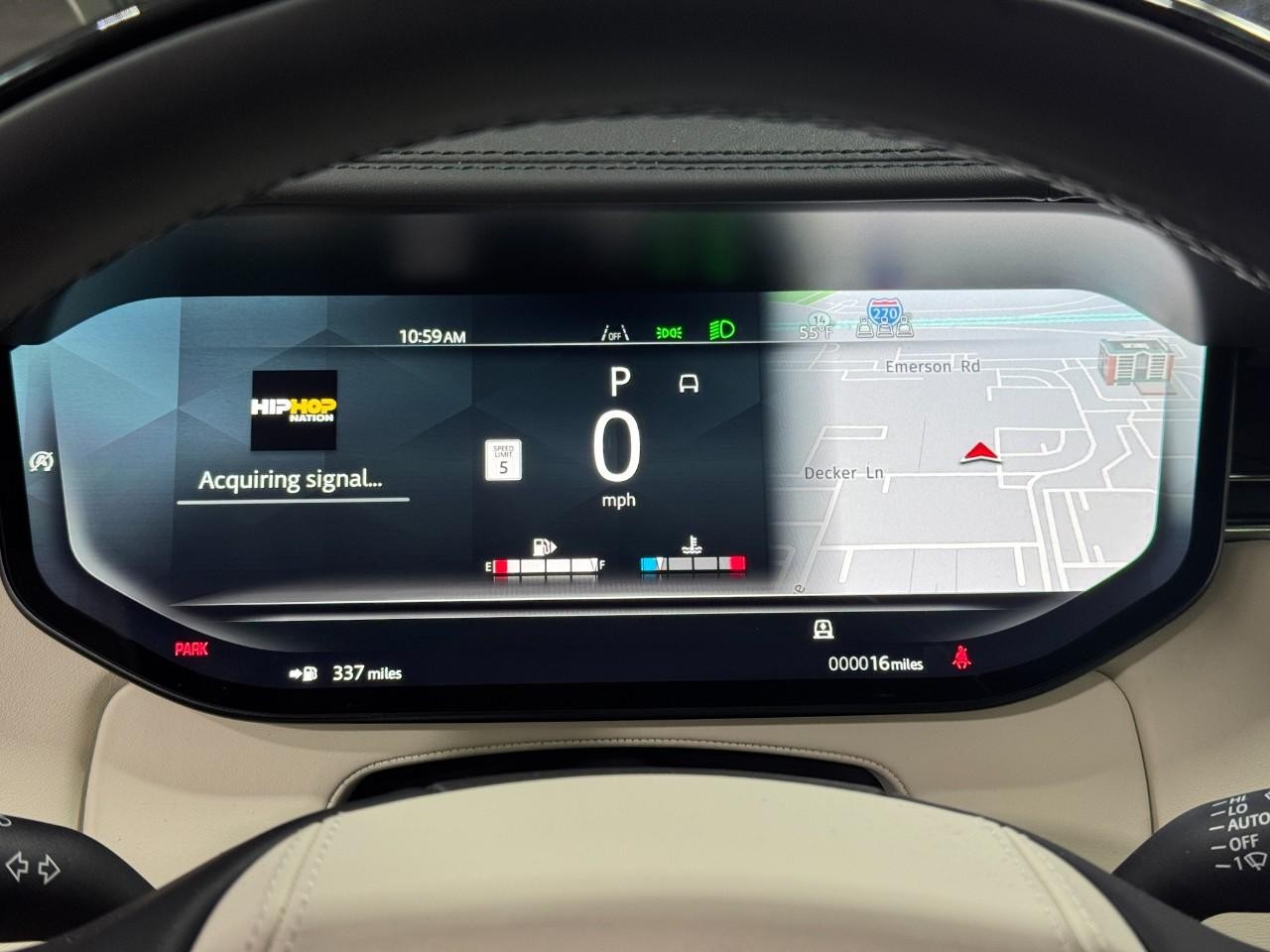 Land Rover Range Rover Vehicle Full-screen Gallery Image 32