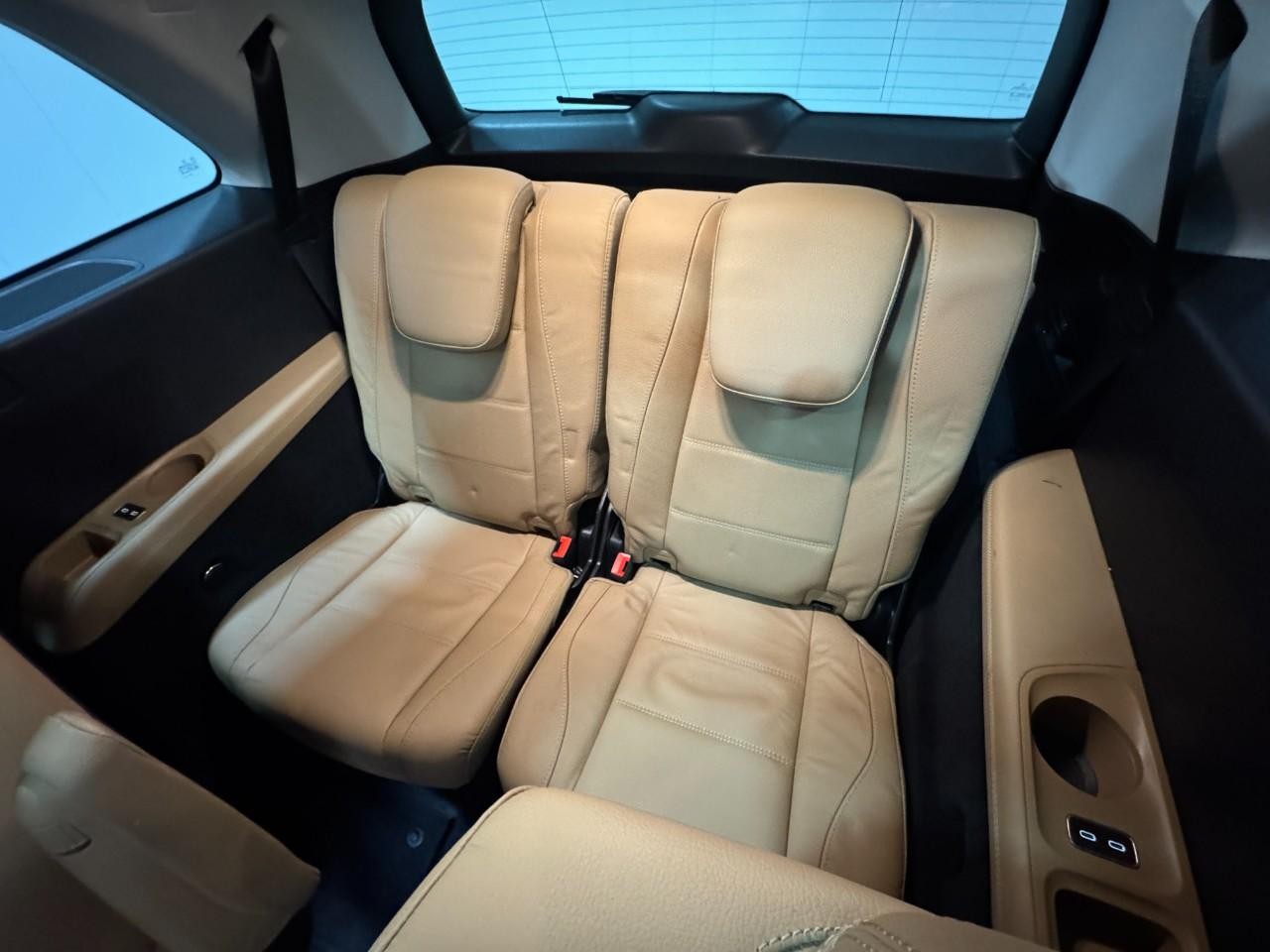 Mercedes-Benz GLS Vehicle Full-screen Gallery Image 8