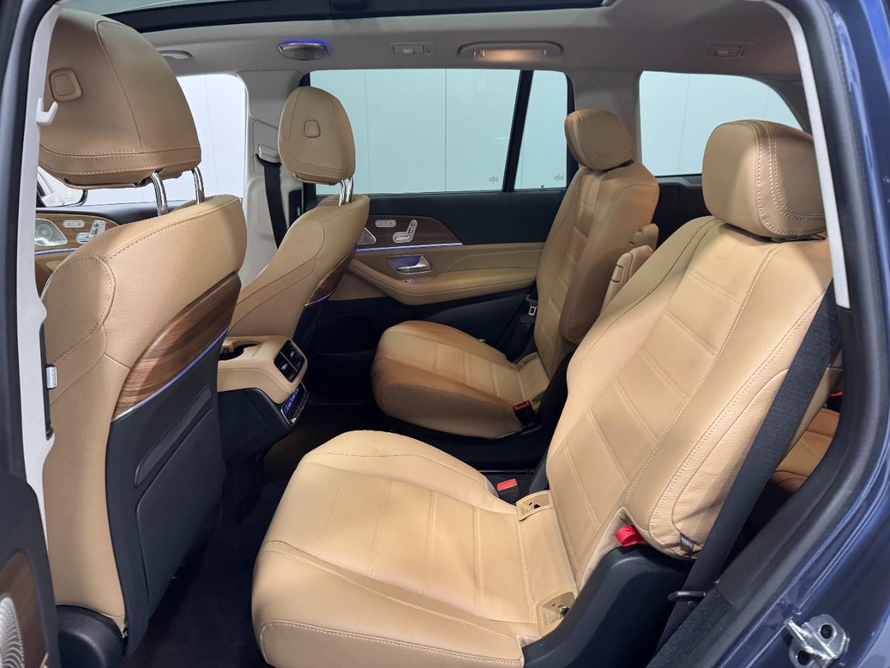 Mercedes-Benz GLS Vehicle Full-screen Gallery Image 9