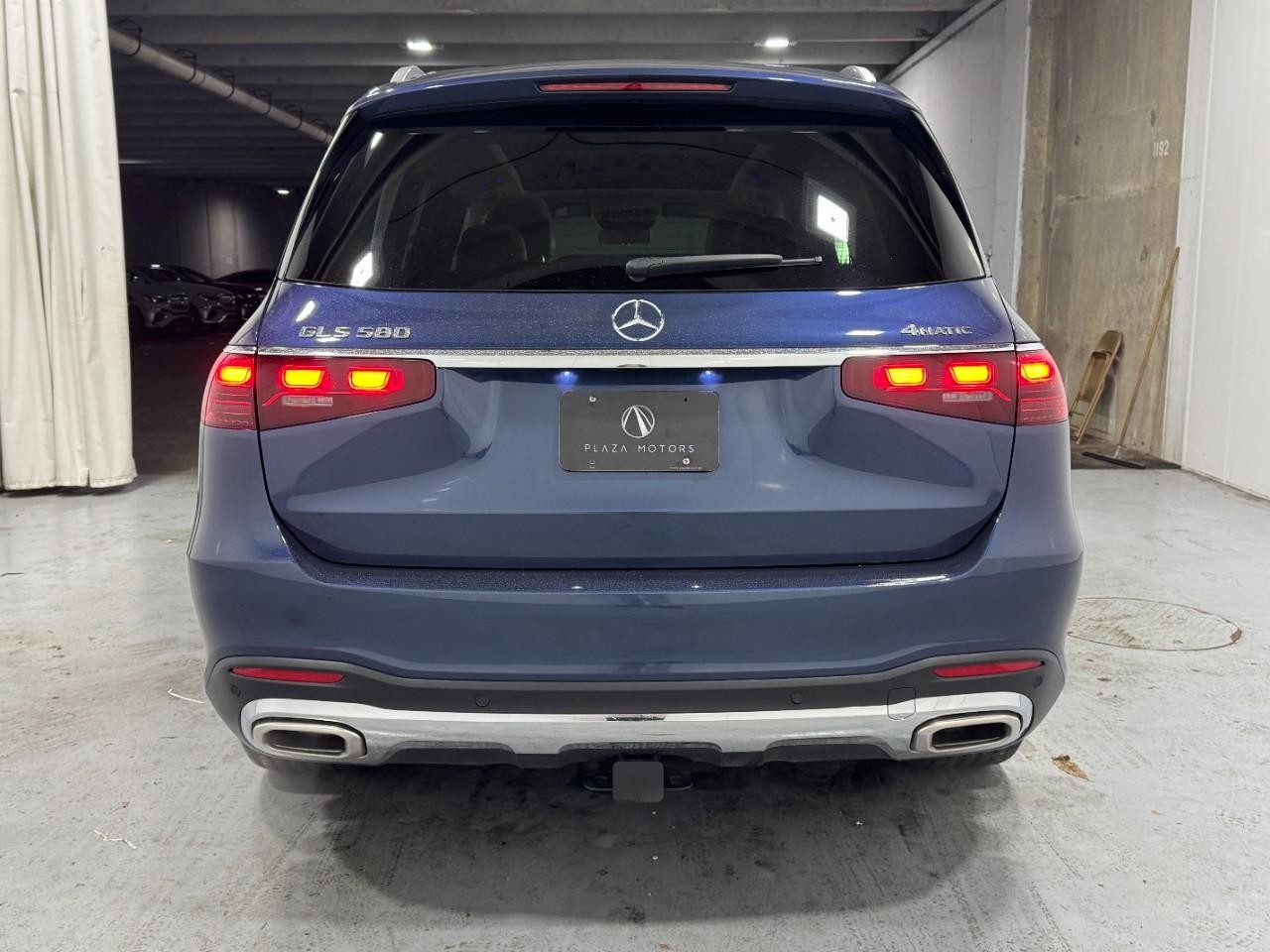 Mercedes-Benz GLS Vehicle Full-screen Gallery Image 10