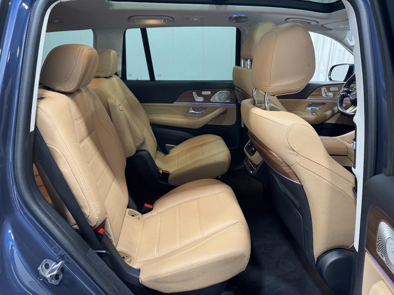 Mercedes-Benz GLS Vehicle Full-screen Gallery Image 12