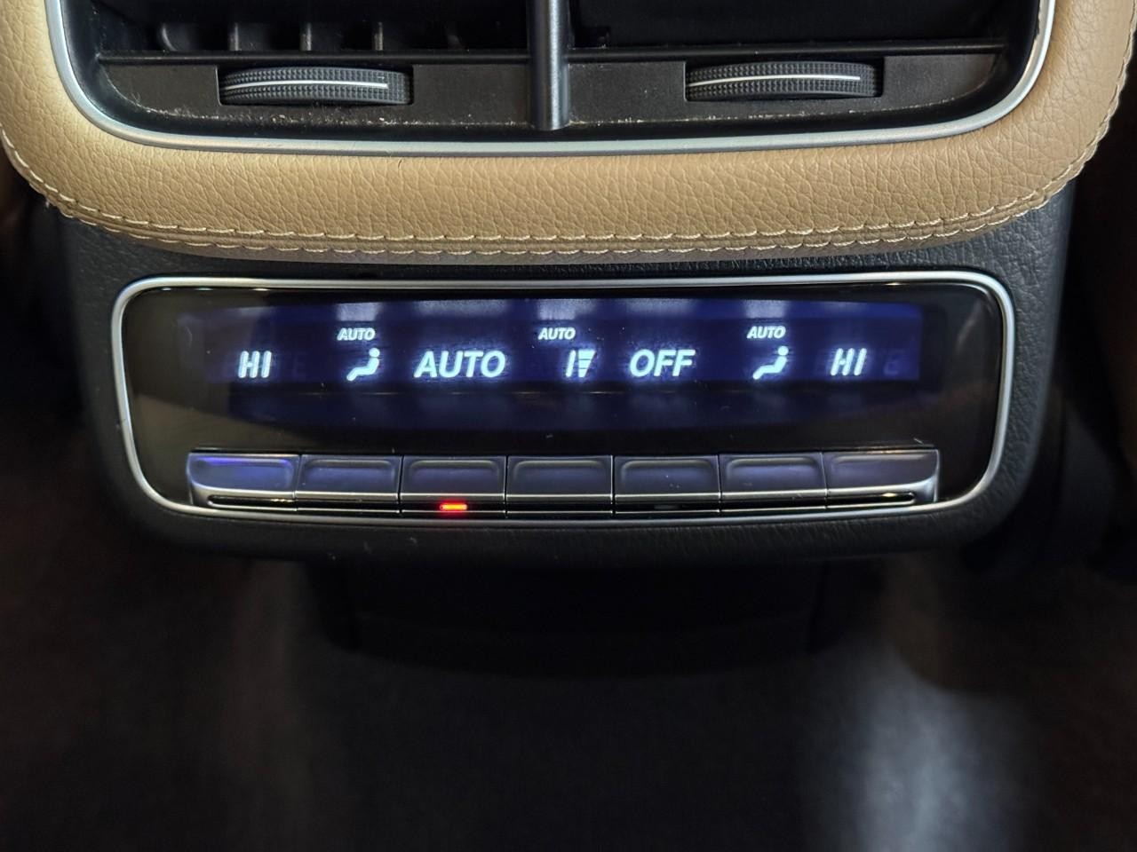 Mercedes-Benz GLS Vehicle Full-screen Gallery Image 13