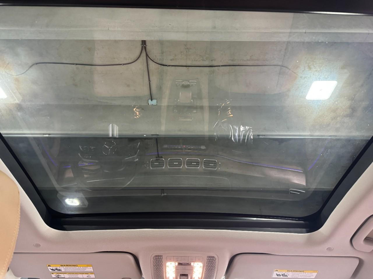 Mercedes-Benz GLS Vehicle Full-screen Gallery Image 14