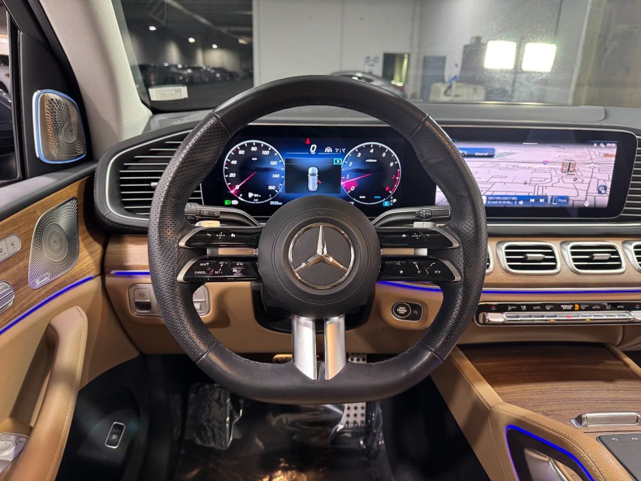 Mercedes-Benz GLS Vehicle Full-screen Gallery Image 16