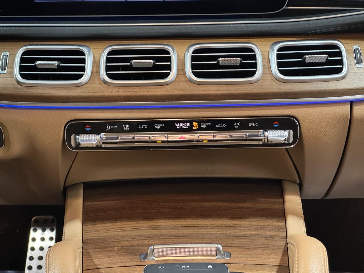 Mercedes-Benz GLS Vehicle Full-screen Gallery Image 18