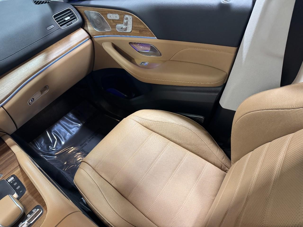 Mercedes-Benz GLS Vehicle Full-screen Gallery Image 20