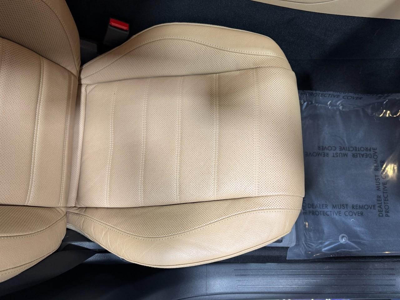 Mercedes-Benz GLS Vehicle Full-screen Gallery Image 22