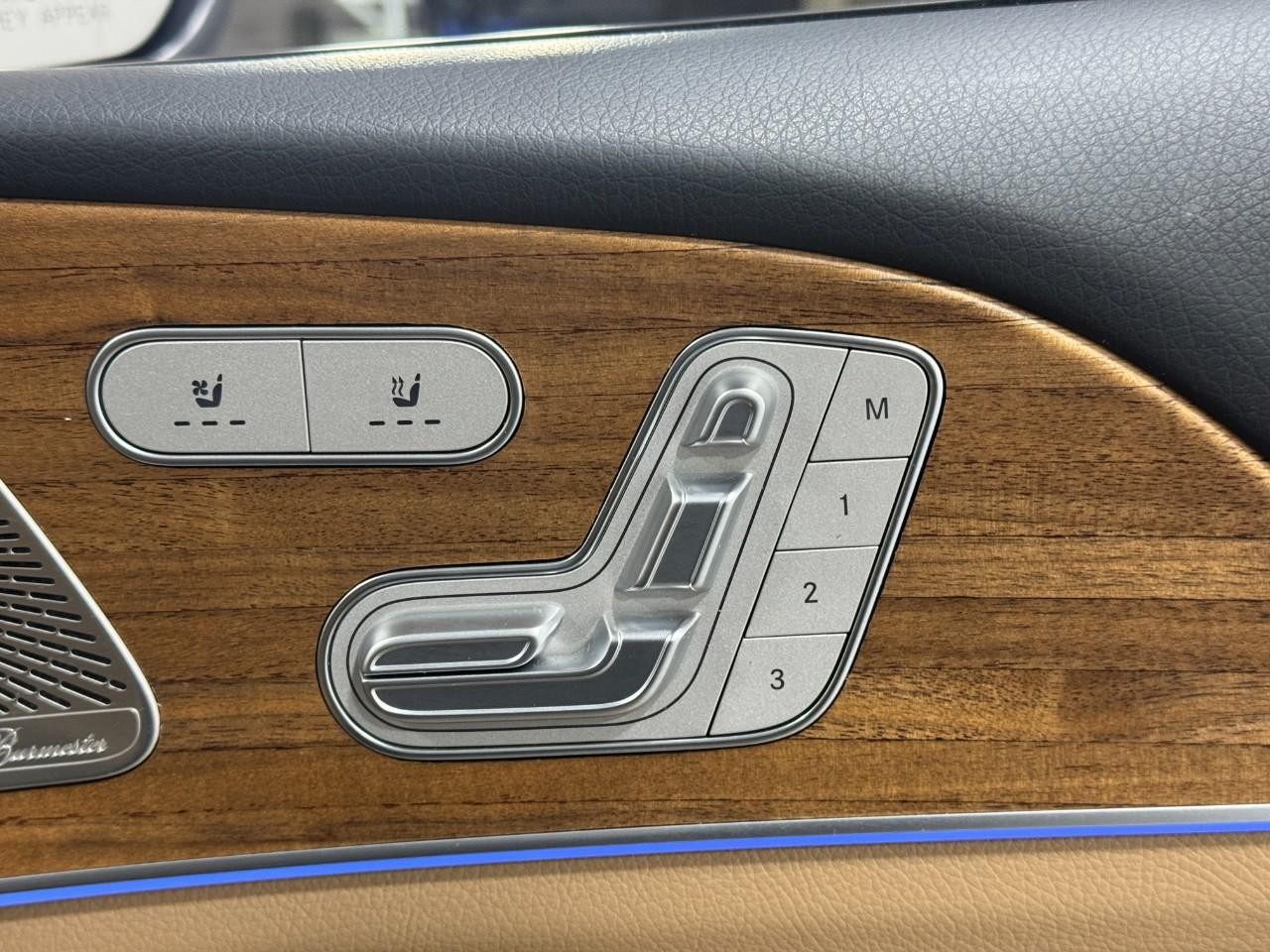 Mercedes-Benz GLS Vehicle Full-screen Gallery Image 23