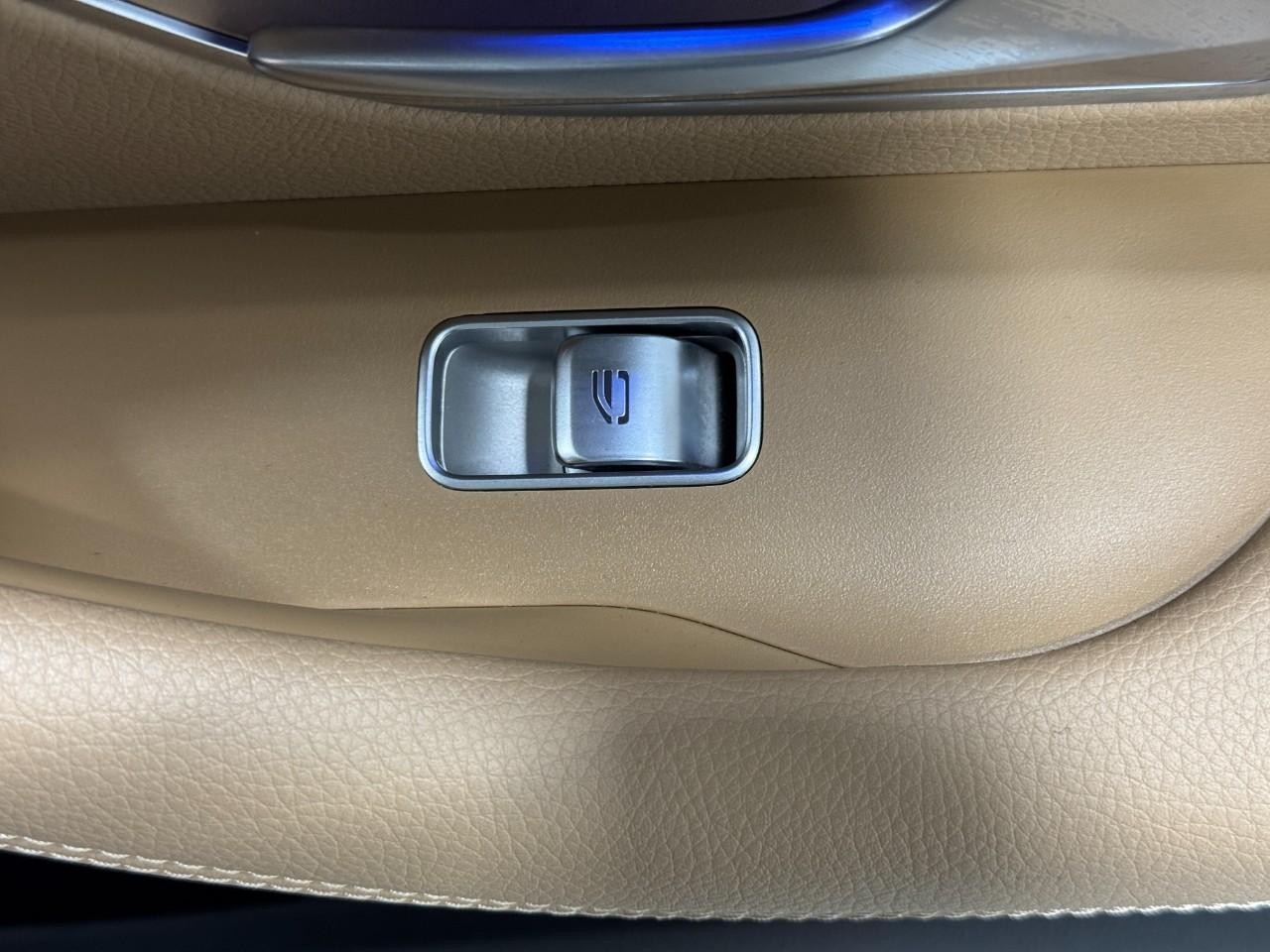 Mercedes-Benz GLS Vehicle Full-screen Gallery Image 25