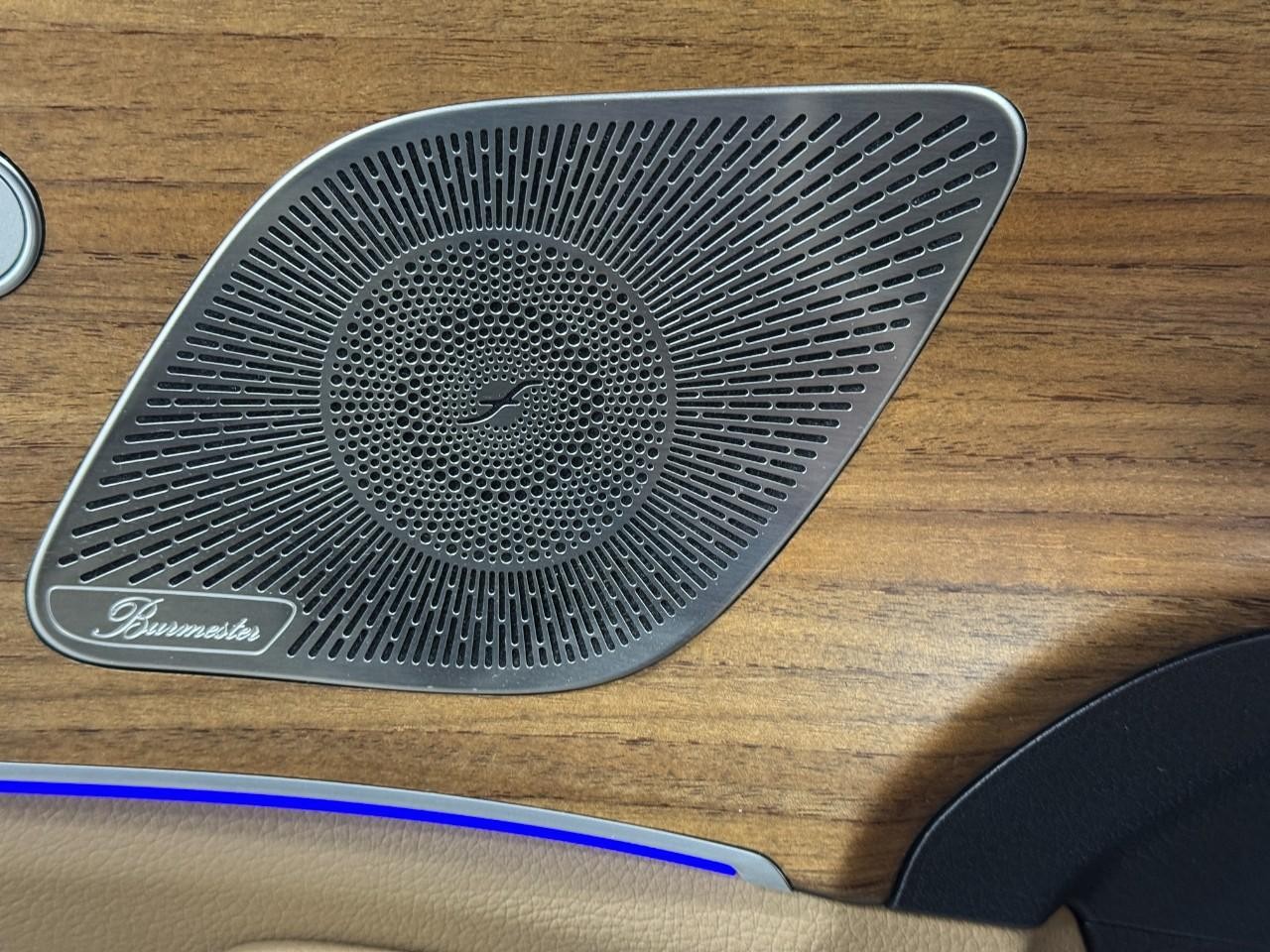 Mercedes-Benz GLS Vehicle Full-screen Gallery Image 26