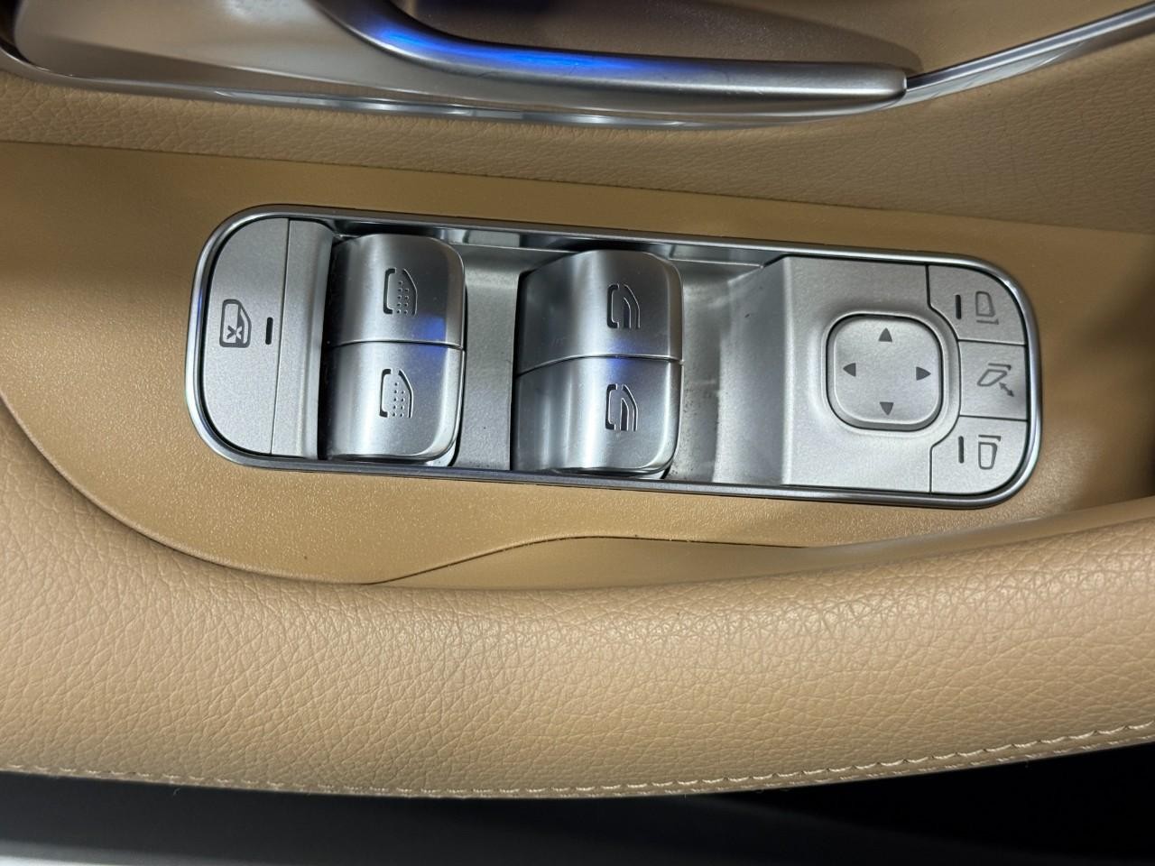 Mercedes-Benz GLS Vehicle Full-screen Gallery Image 29