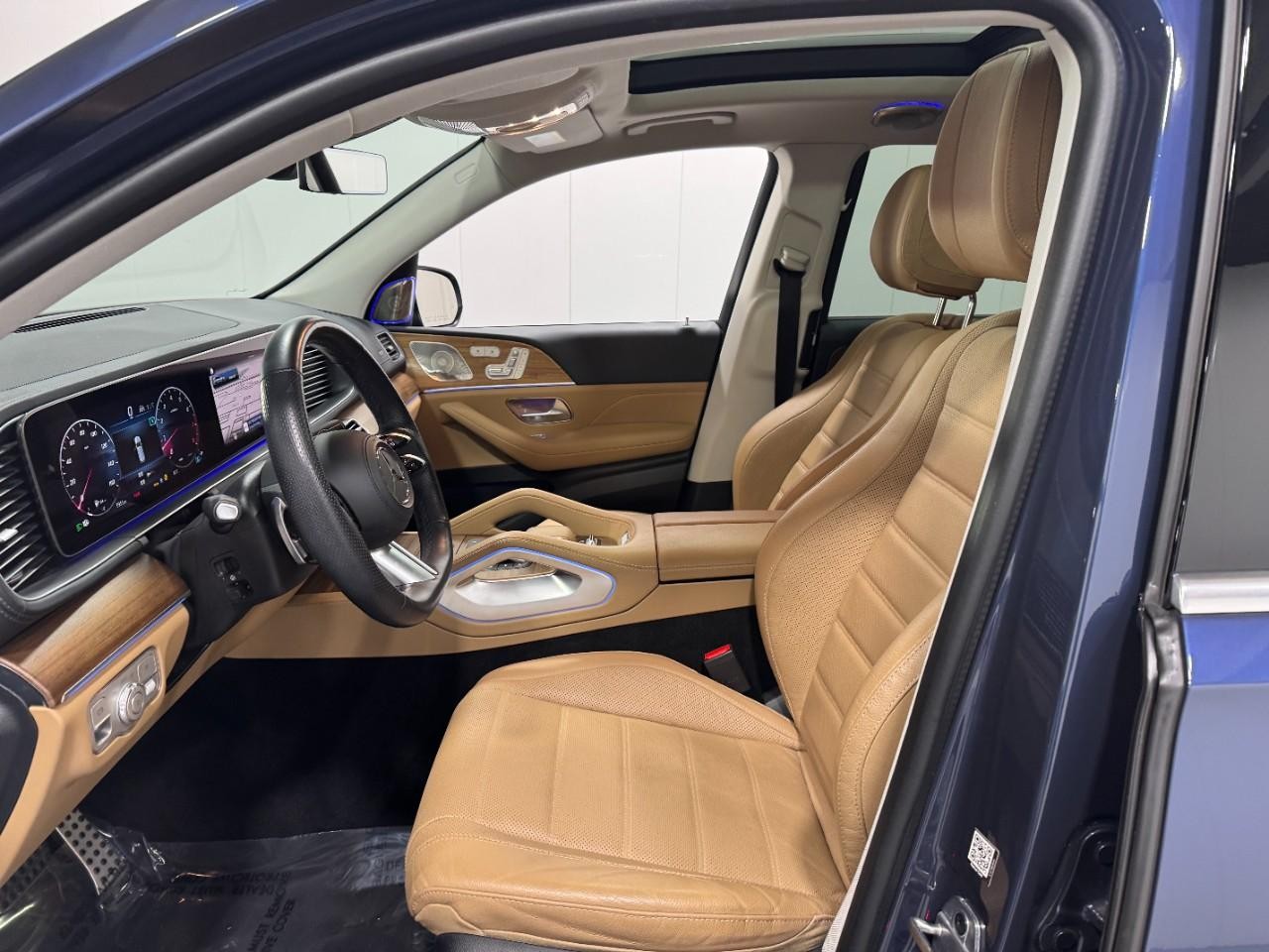 Mercedes-Benz GLS Vehicle Full-screen Gallery Image 31