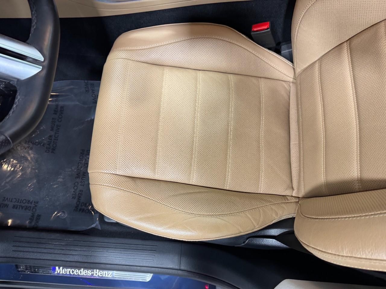 Mercedes-Benz GLS Vehicle Full-screen Gallery Image 32