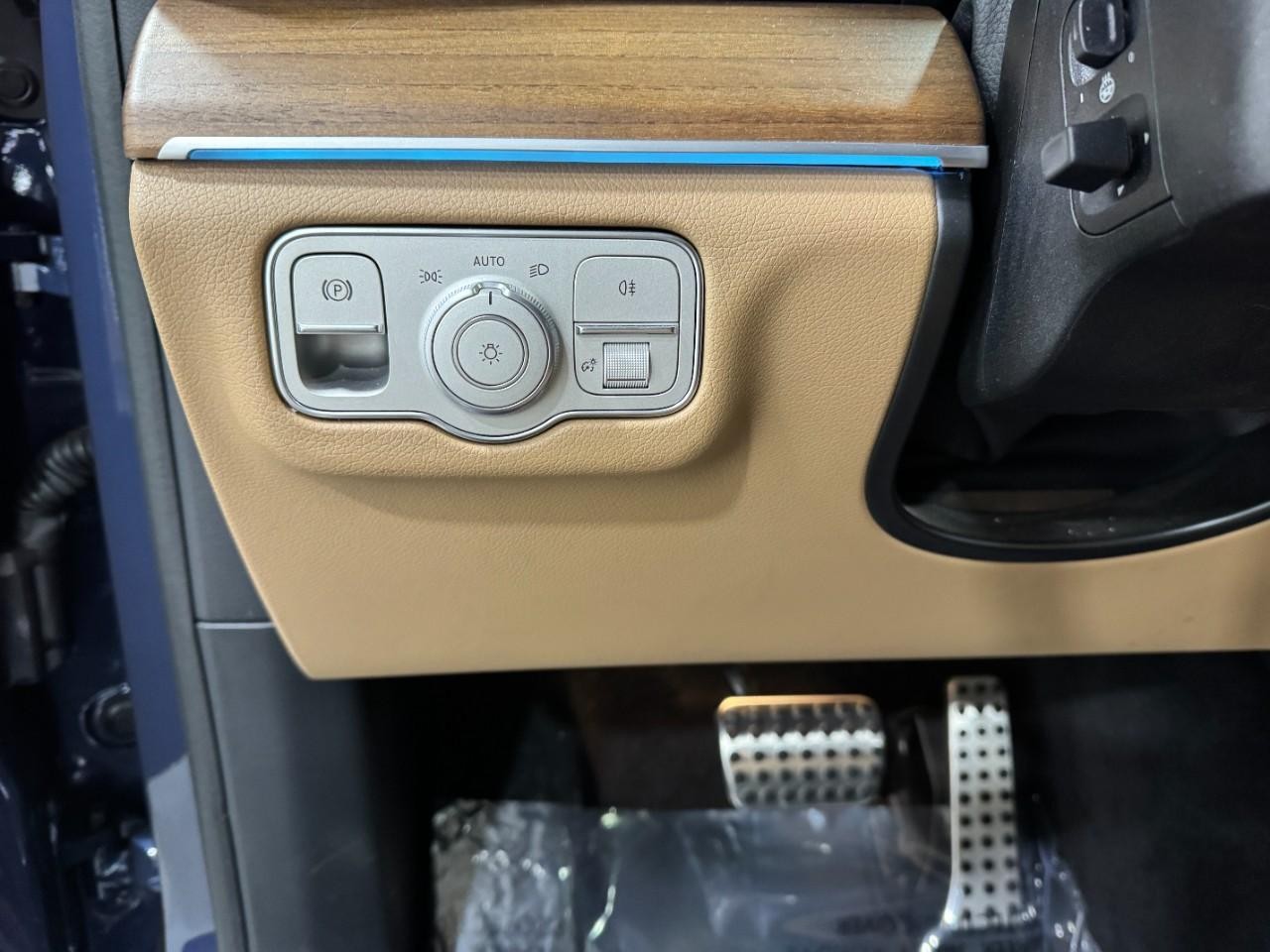 Mercedes-Benz GLS Vehicle Full-screen Gallery Image 33