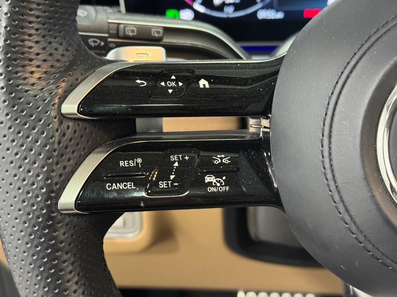 Mercedes-Benz GLS Vehicle Full-screen Gallery Image 34