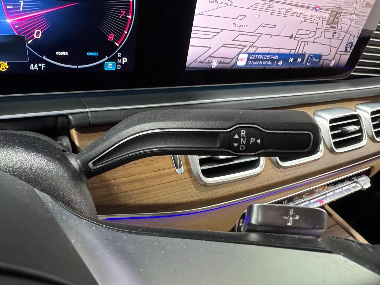 Mercedes-Benz GLS Vehicle Full-screen Gallery Image 37