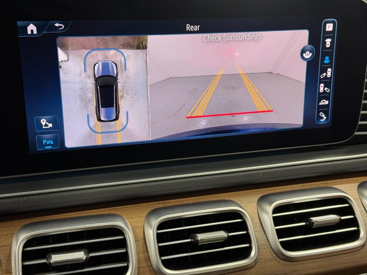 Mercedes-Benz GLS Vehicle Full-screen Gallery Image 38