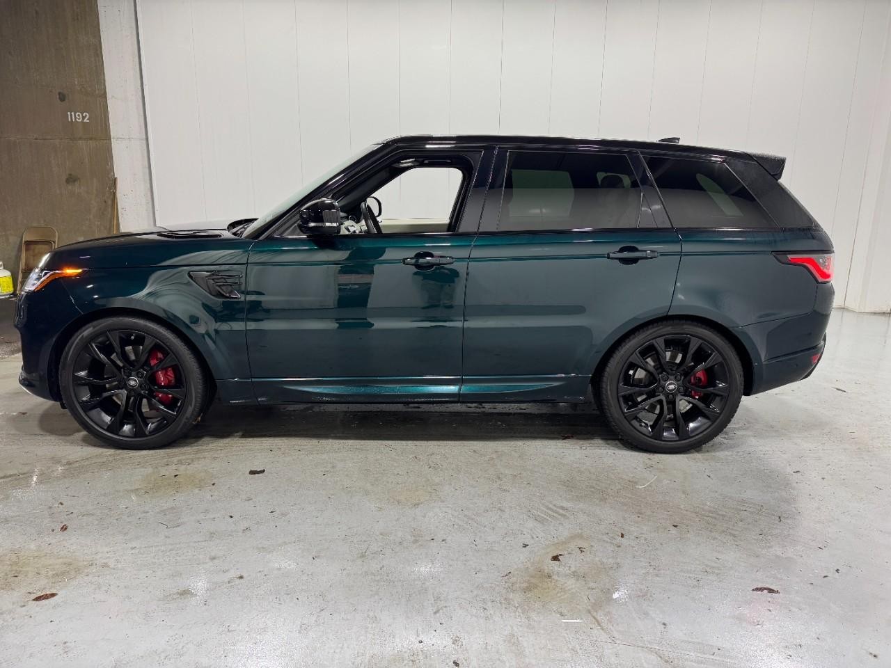 Land Rover Range Rover Sport Vehicle Full-screen Gallery Image 2