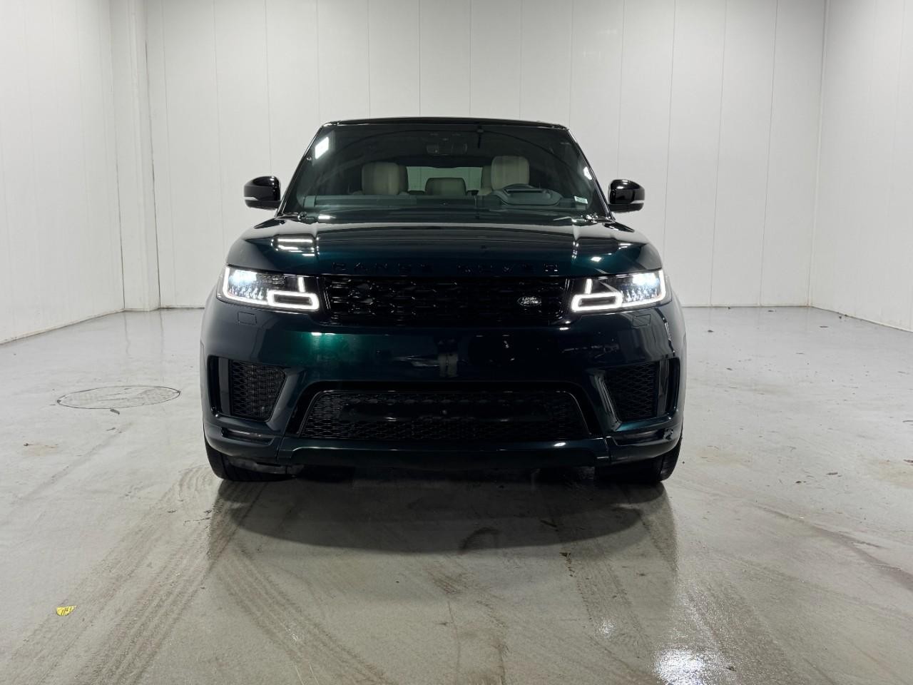 Land Rover Range Rover Sport Vehicle Full-screen Gallery Image 7