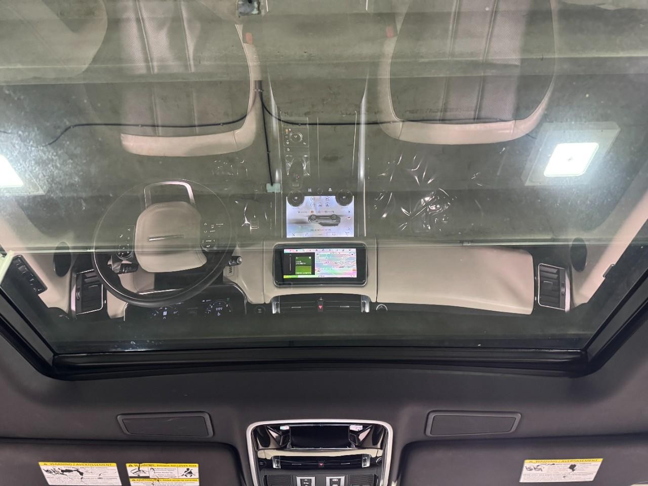 Land Rover Range Rover Sport Vehicle Full-screen Gallery Image 12