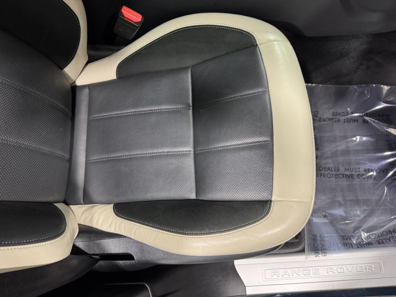 Land Rover Range Rover Sport Vehicle Full-screen Gallery Image 20