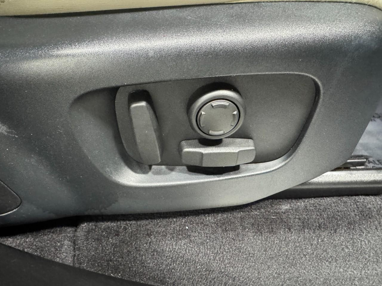 Land Rover Range Rover Sport Vehicle Full-screen Gallery Image 21