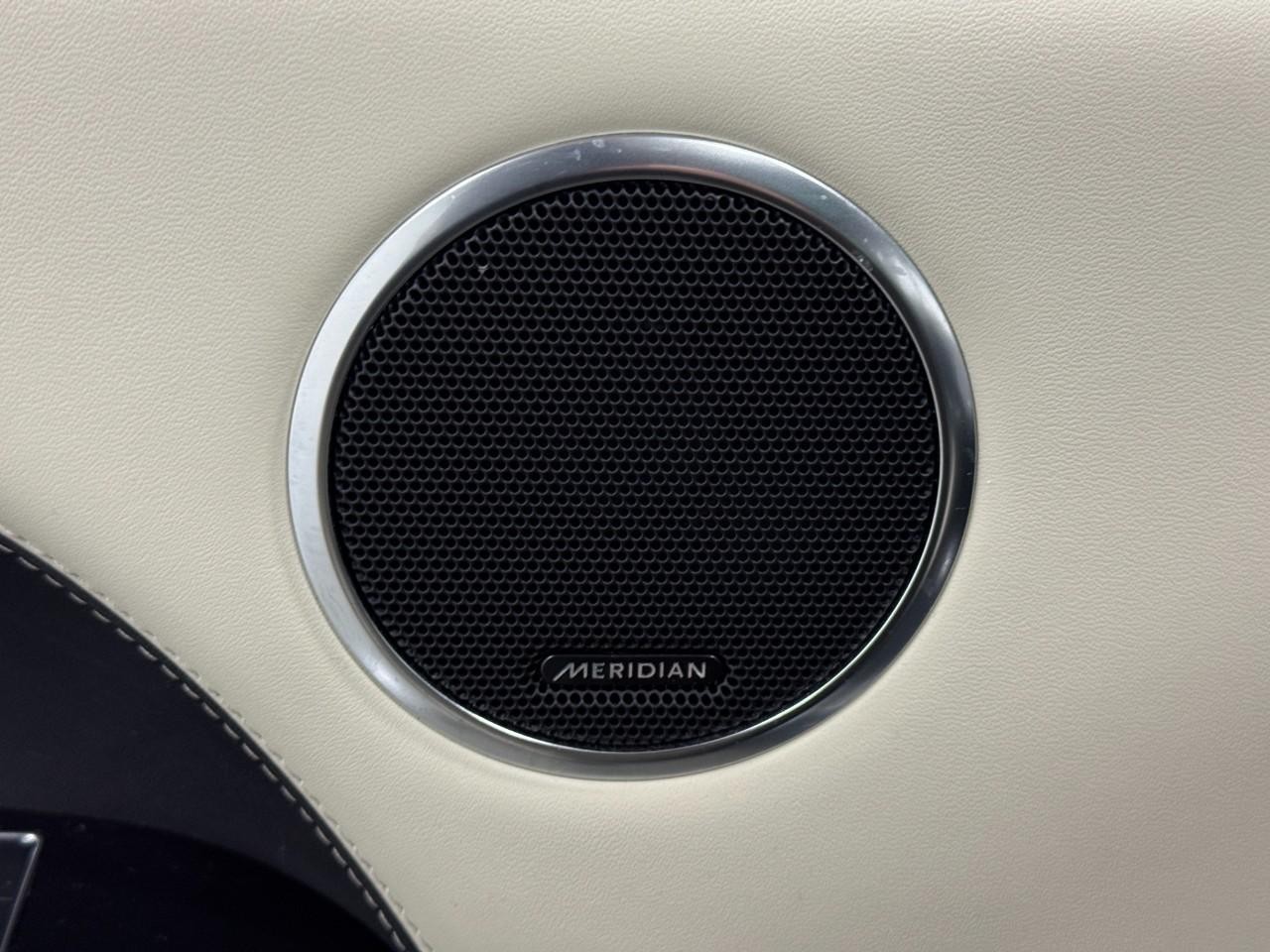 Land Rover Range Rover Sport Vehicle Full-screen Gallery Image 25