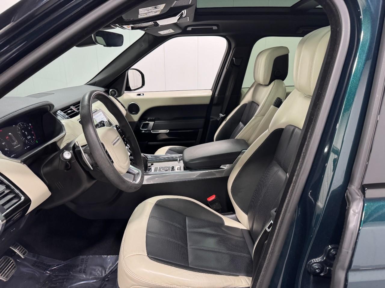 Land Rover Range Rover Sport Vehicle Full-screen Gallery Image 27