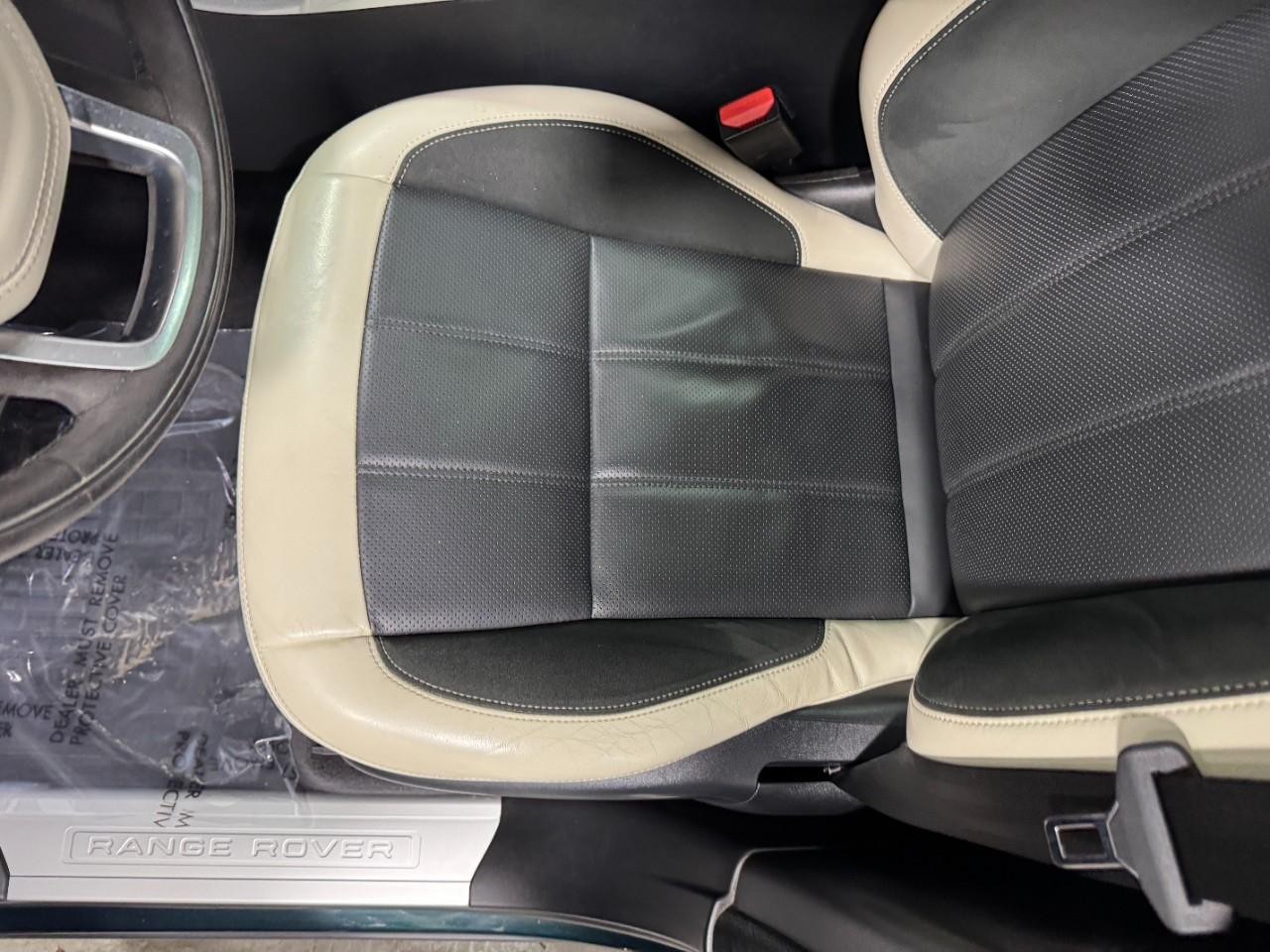 Land Rover Range Rover Sport Vehicle Full-screen Gallery Image 28