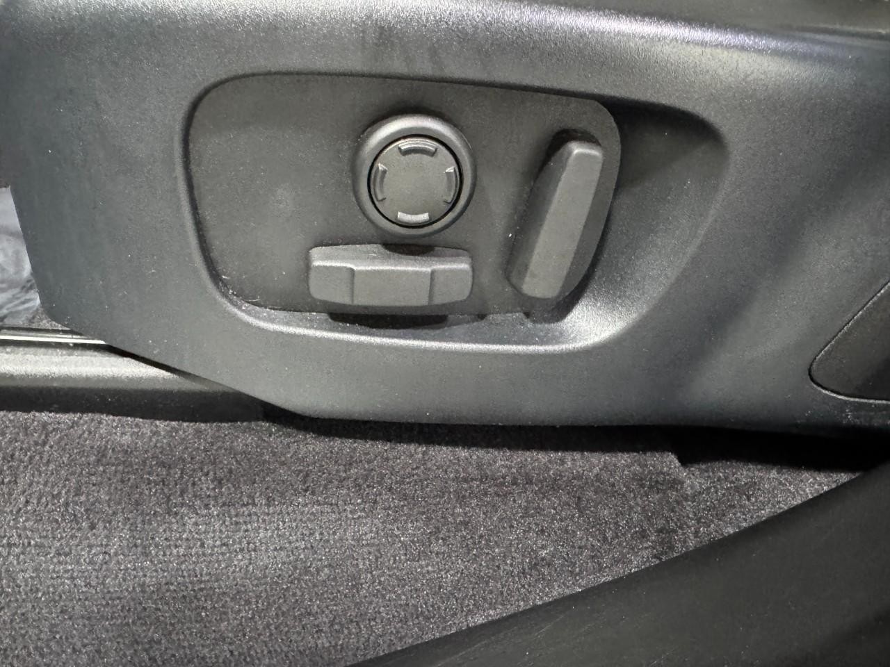 Land Rover Range Rover Sport Vehicle Full-screen Gallery Image 29