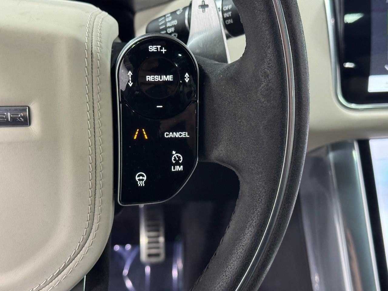 Land Rover Range Rover Sport Vehicle Full-screen Gallery Image 33