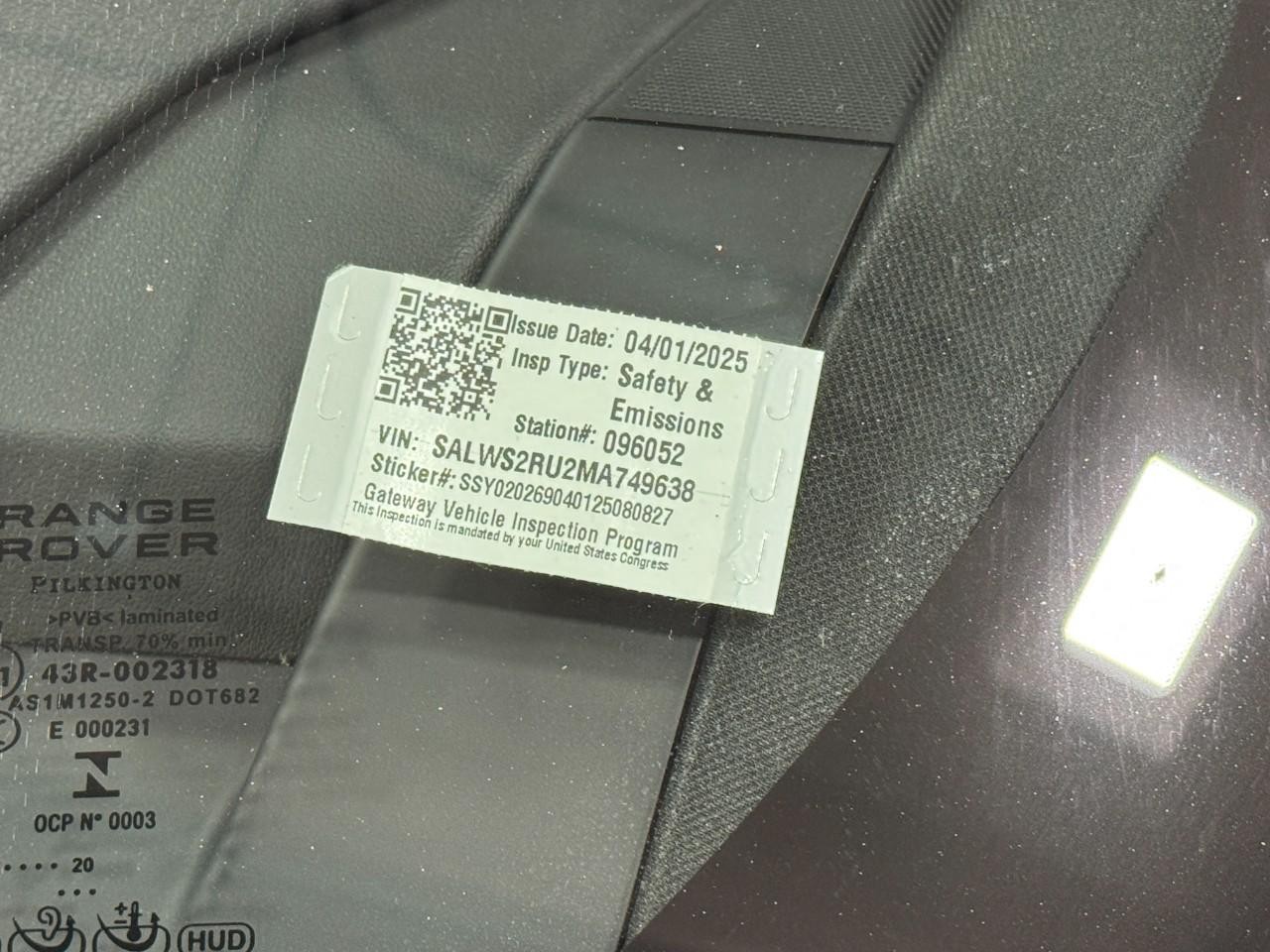 Land Rover Range Rover Sport Vehicle Full-screen Gallery Image 36