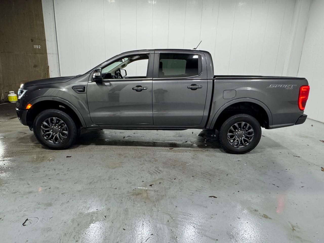 Ford Ranger Vehicle Full-screen Gallery Image 2