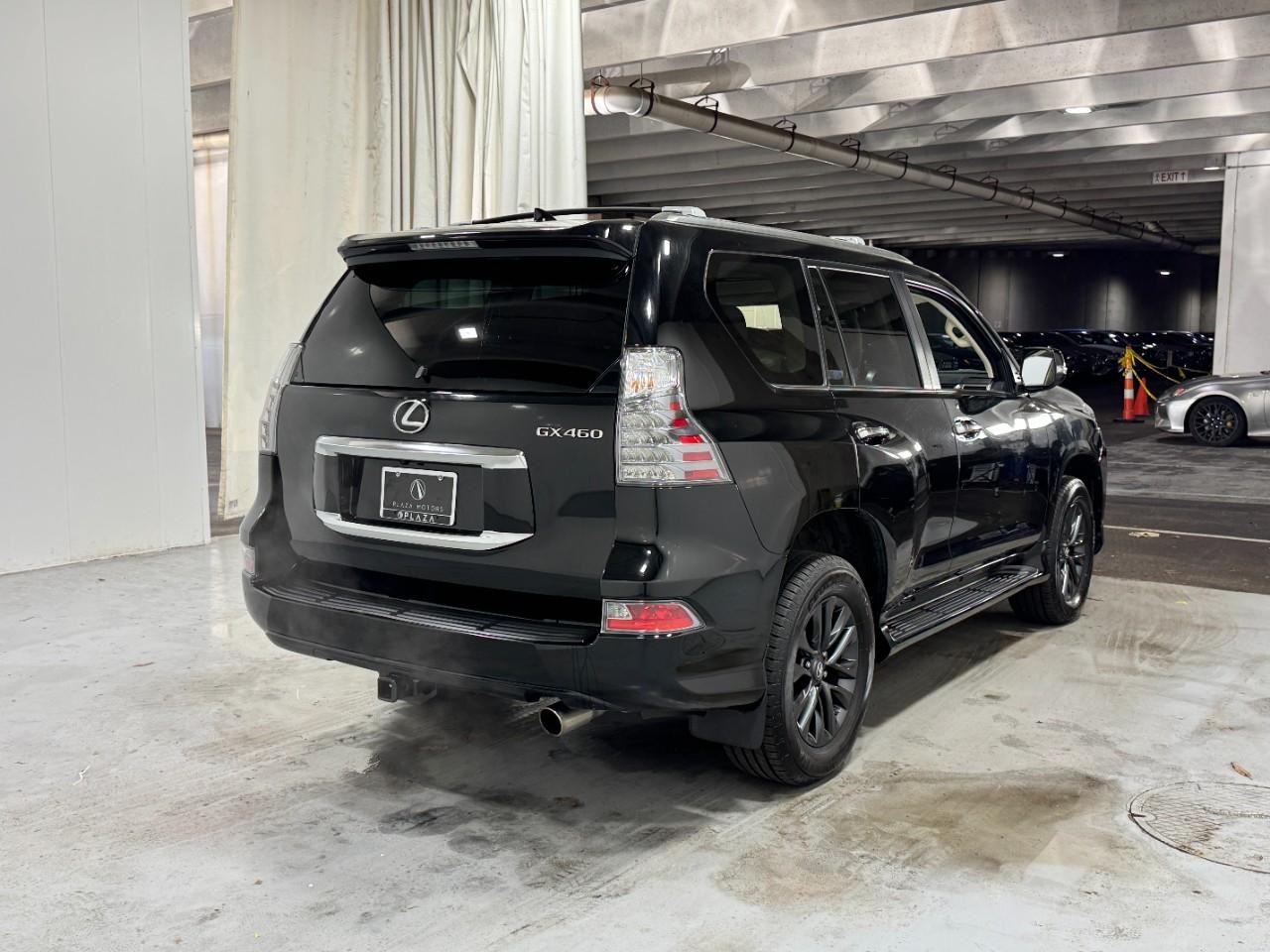Lexus GX Vehicle Full-screen Gallery Image 4