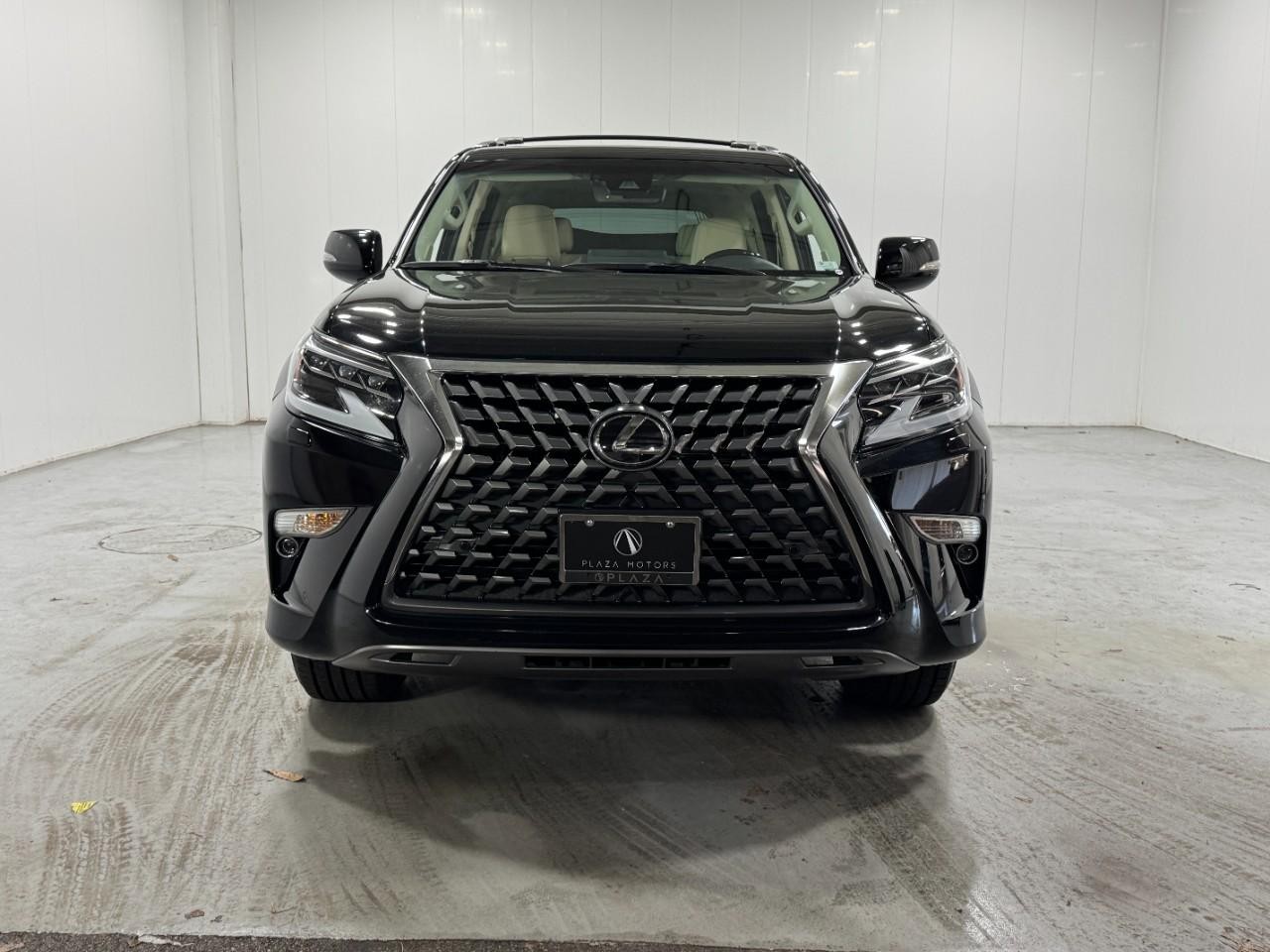 Lexus GX Vehicle Full-screen Gallery Image 7